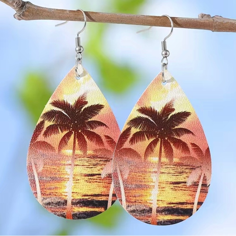 Women’s/girls pierced earrings
